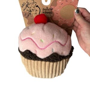 NWT PALLY PAWS Dog Pink icing with brown Cupcake squeaky toy small-medium dog